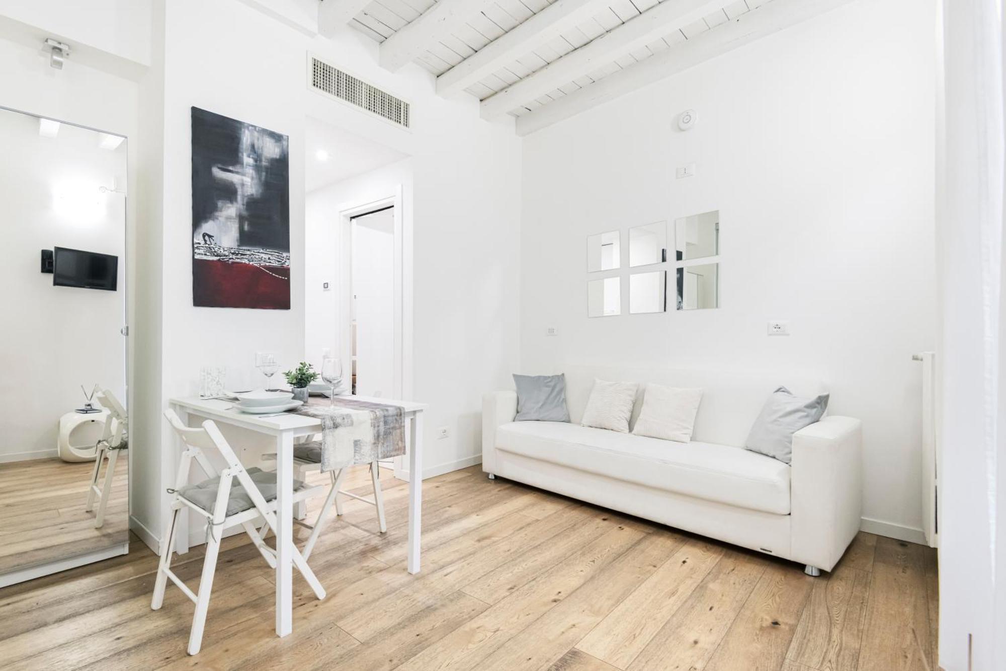 Amazing, New & Fully Furnished Studio In Duomo 밀라노 외부 사진